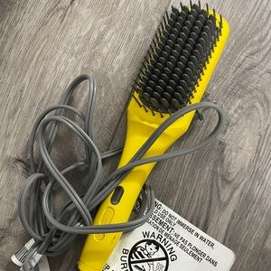 Drybar: The Brush Crush Heated Straightening Brush